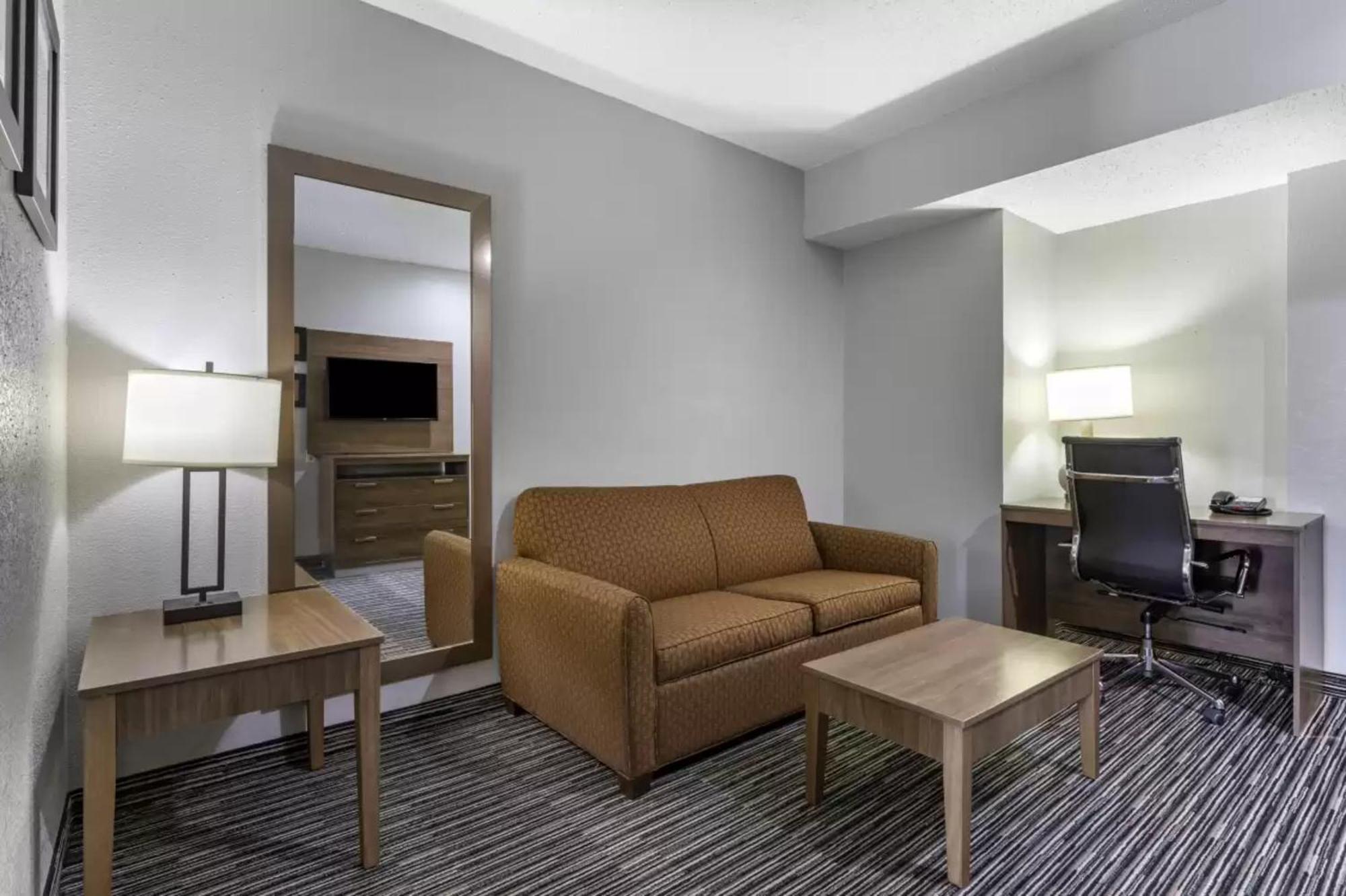 Quality Inn & Suites I-35 E-Walnut Hill Dallas Ngoại thất bức ảnh