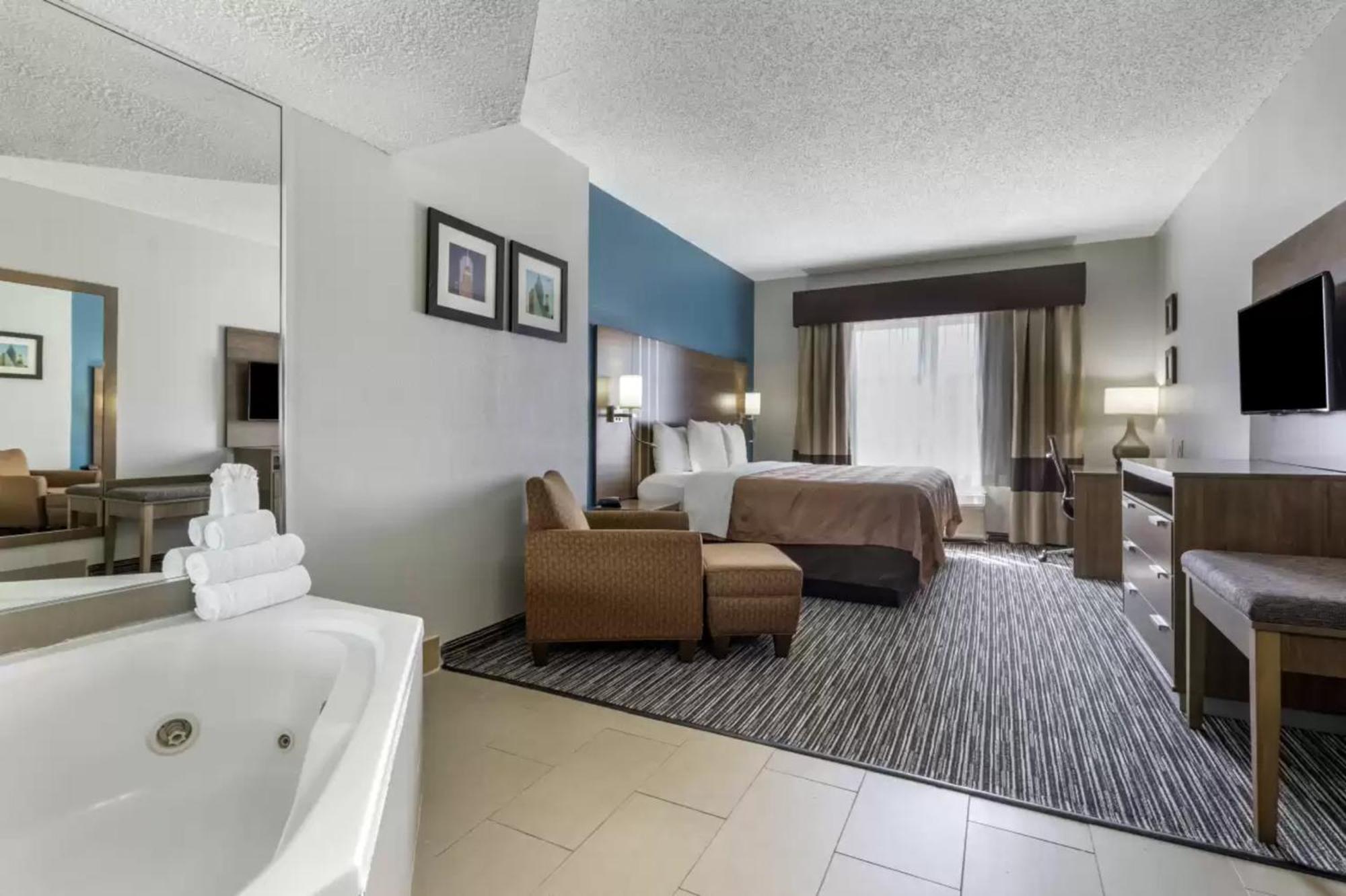 Quality Inn & Suites I-35 E-Walnut Hill Dallas Ngoại thất bức ảnh