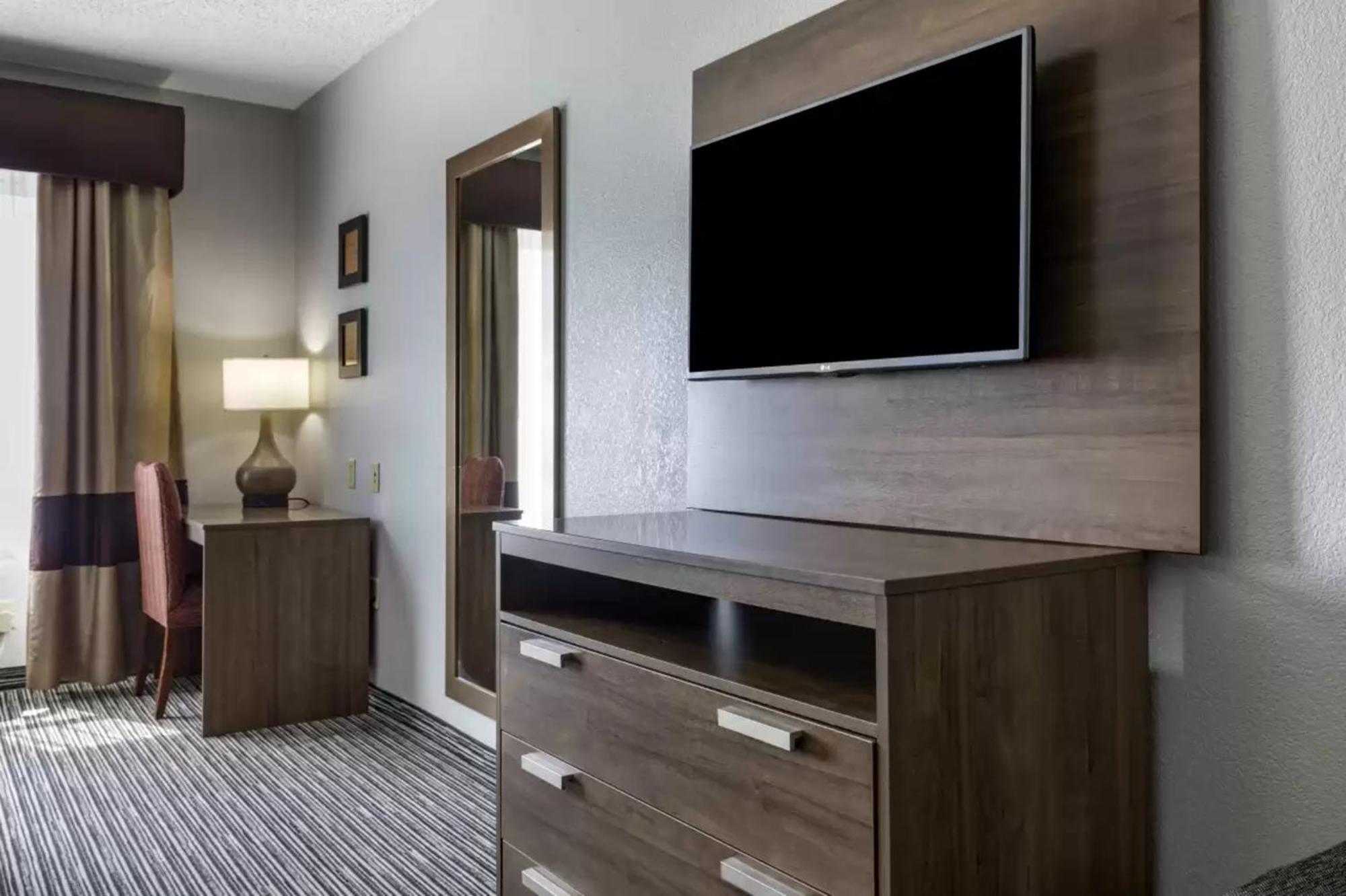 Quality Inn & Suites I-35 E-Walnut Hill Dallas Ngoại thất bức ảnh