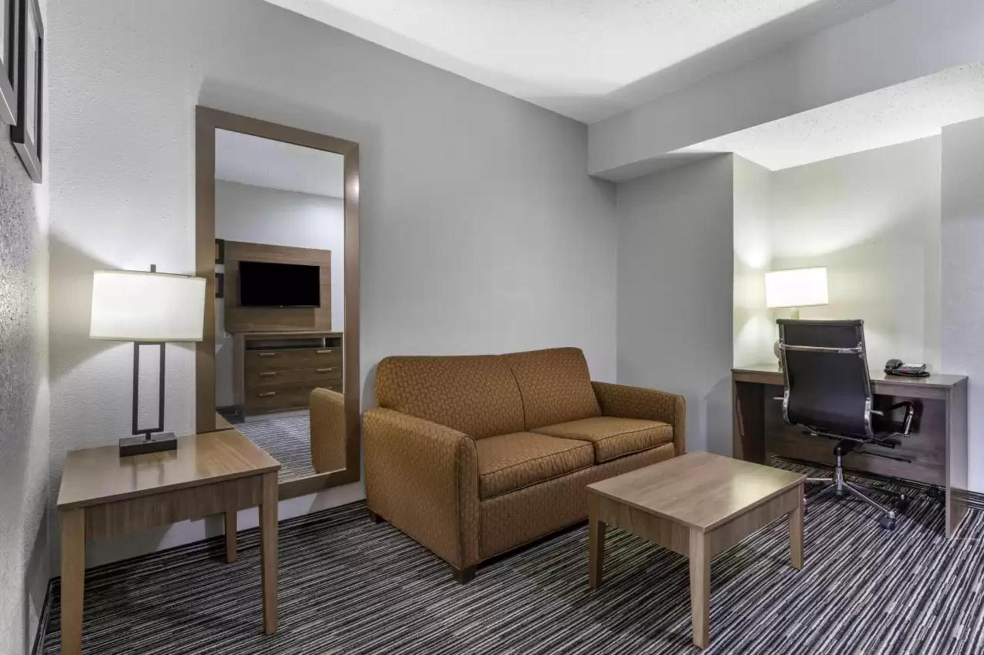 Quality Inn & Suites I-35 E-Walnut Hill Dallas Ngoại thất bức ảnh