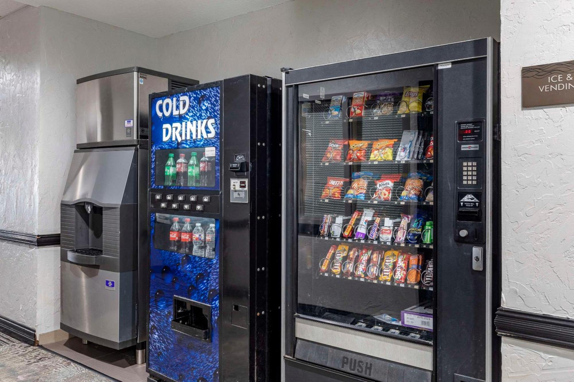 Quality Inn & Suites I-35 E-Walnut Hill Dallas Ngoại thất bức ảnh