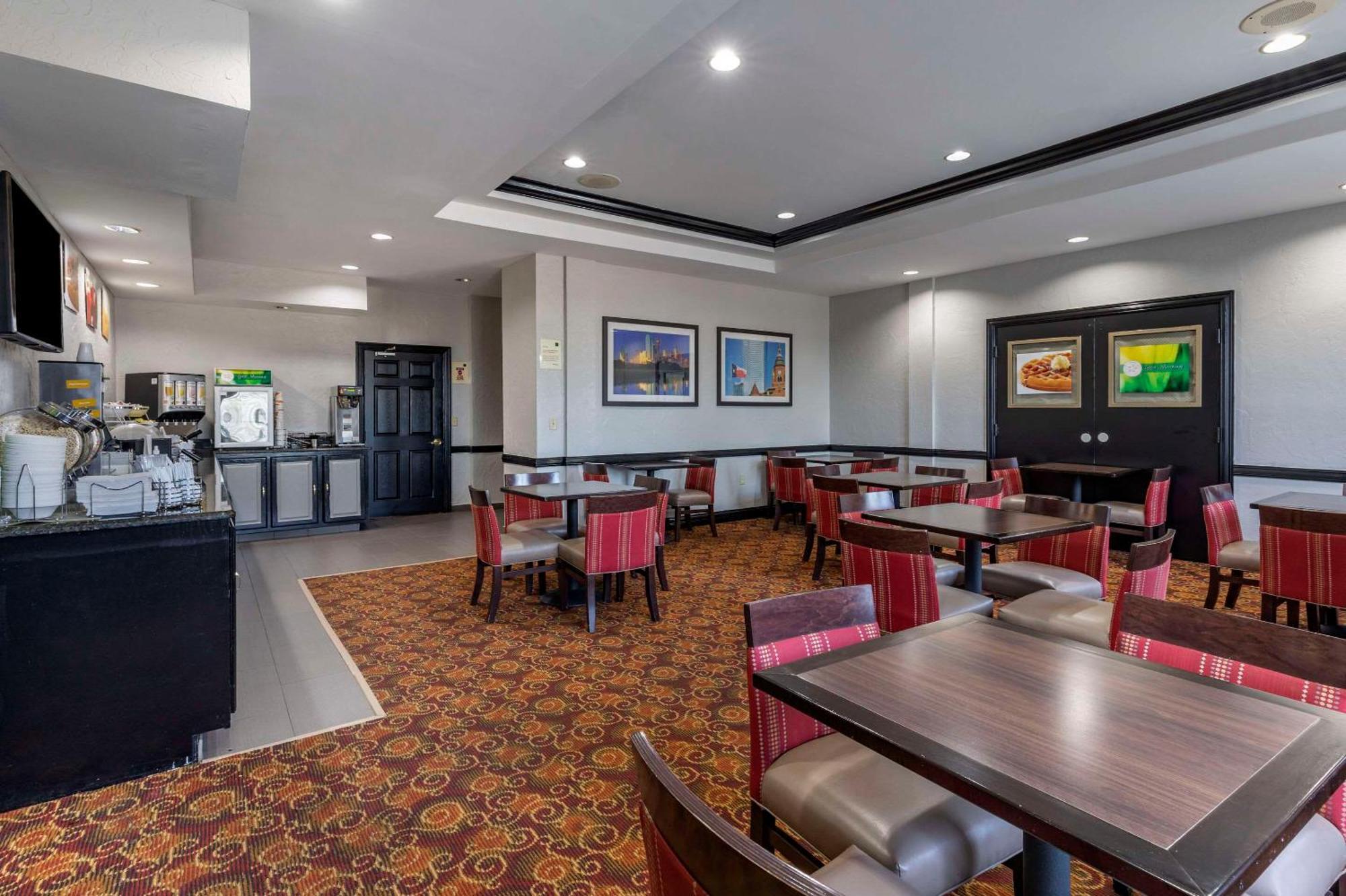 Quality Inn & Suites I-35 E-Walnut Hill Dallas Ngoại thất bức ảnh