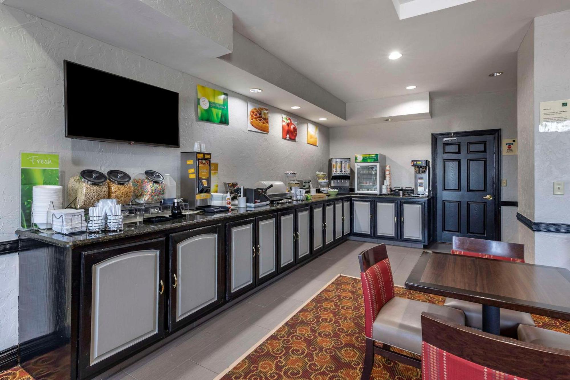 Quality Inn & Suites I-35 E-Walnut Hill Dallas Ngoại thất bức ảnh