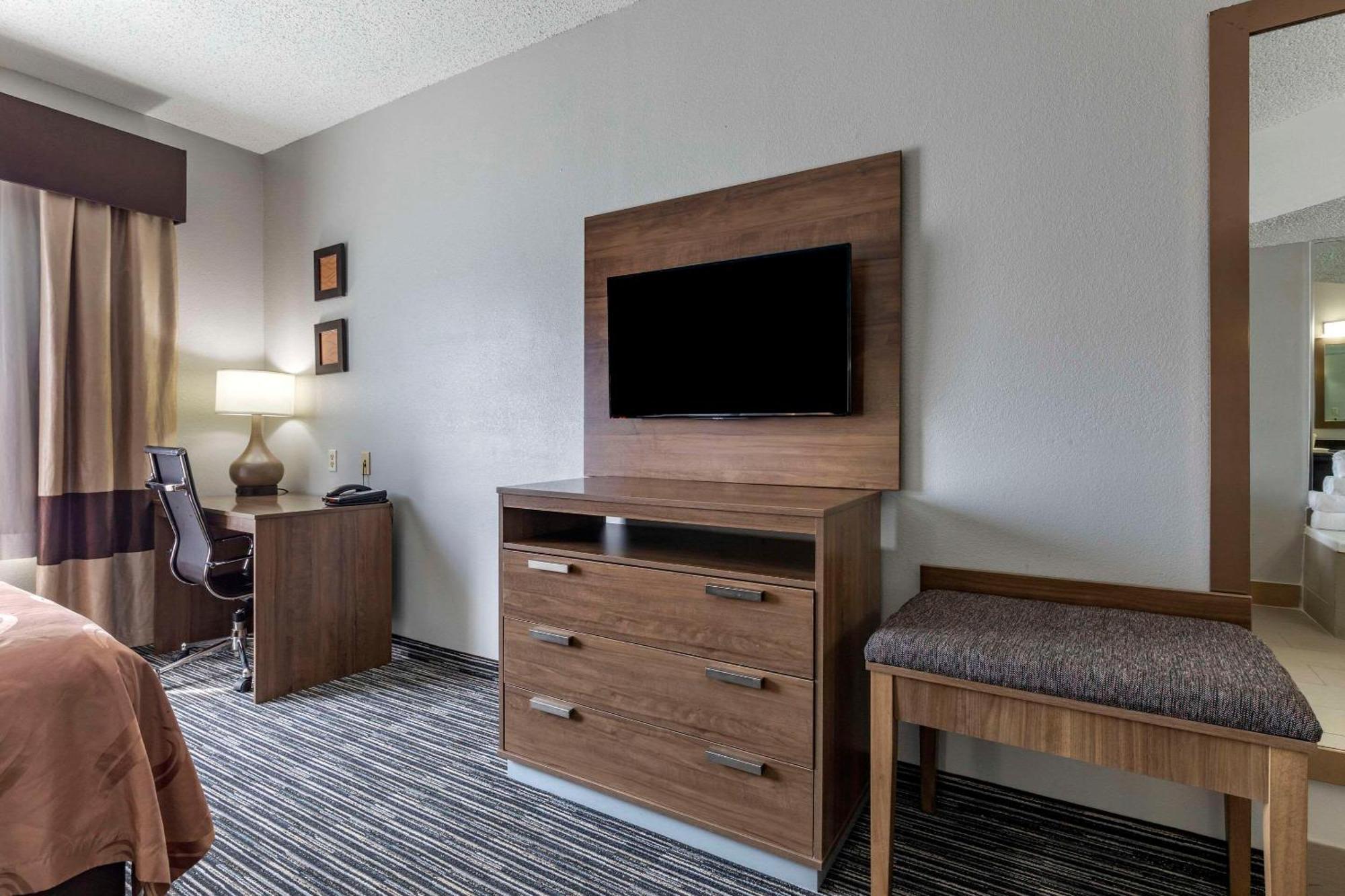 Quality Inn & Suites I-35 E-Walnut Hill Dallas Ngoại thất bức ảnh