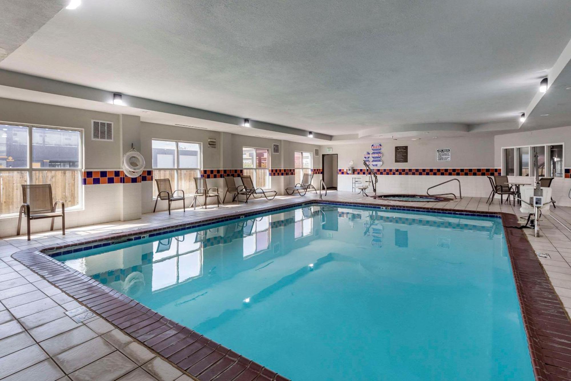 Quality Inn & Suites I-35 E-Walnut Hill Dallas Ngoại thất bức ảnh