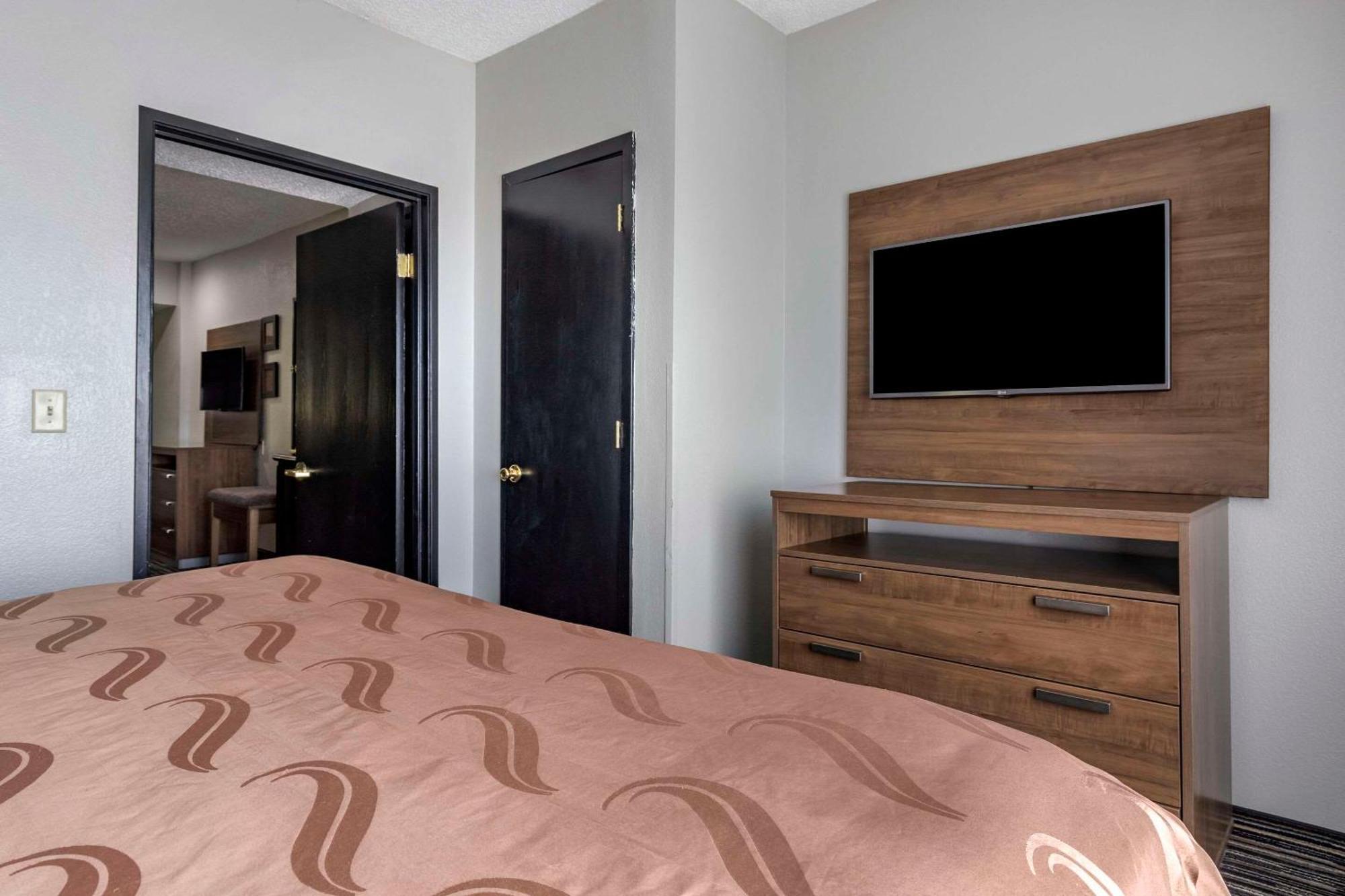 Quality Inn & Suites I-35 E-Walnut Hill Dallas Ngoại thất bức ảnh