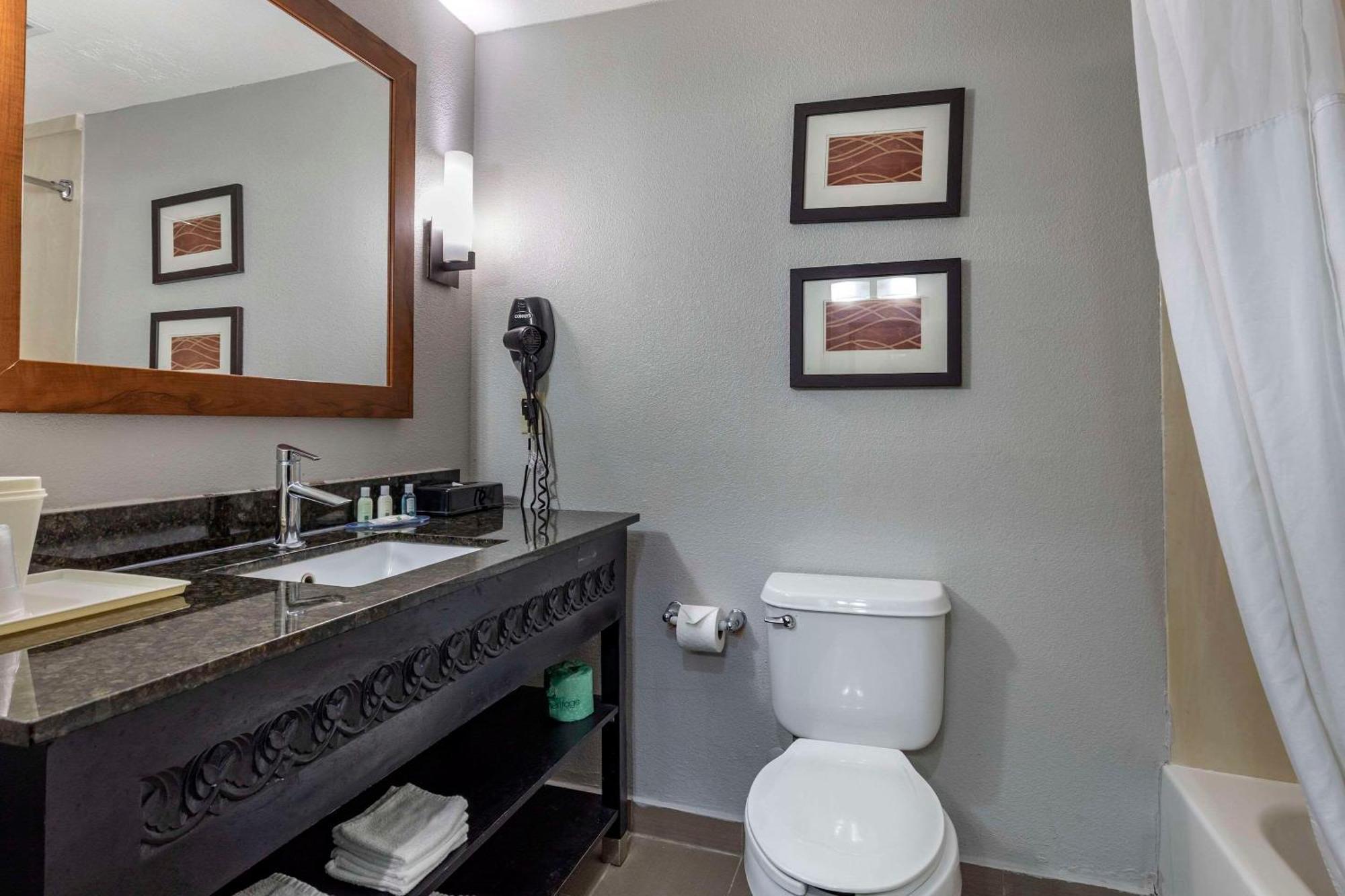 Quality Inn & Suites I-35 E-Walnut Hill Dallas Ngoại thất bức ảnh