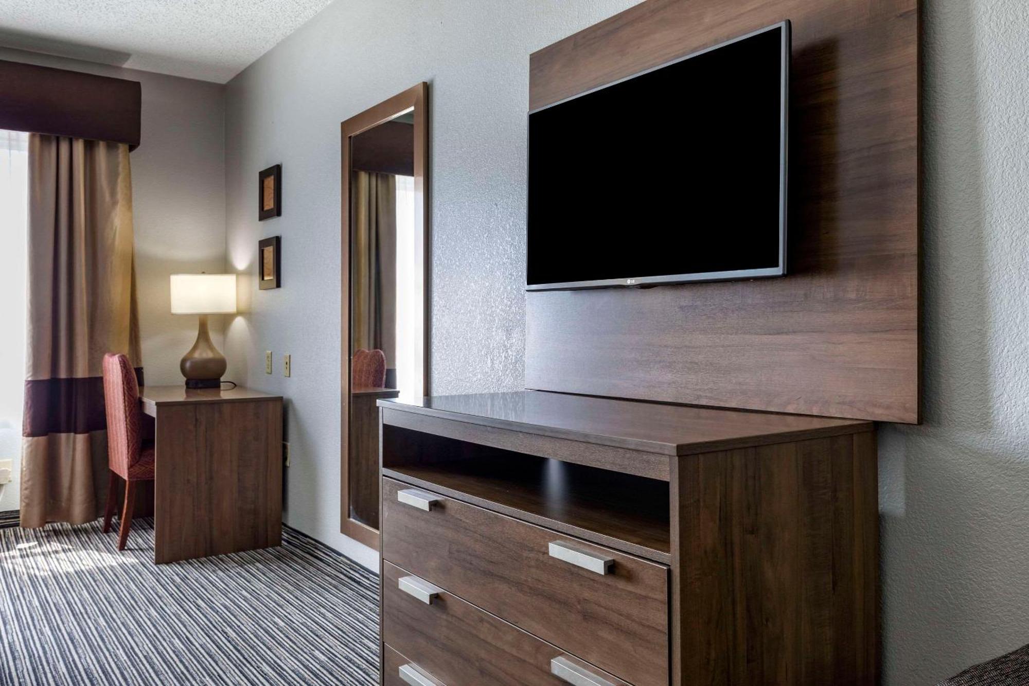 Quality Inn & Suites I-35 E-Walnut Hill Dallas Ngoại thất bức ảnh
